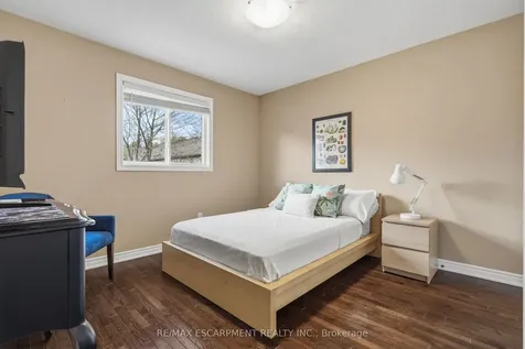 96 Newcombe Road Hamilton ON L9H 0A6