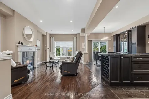 96 Newcombe Road Hamilton ON L9H 0A6