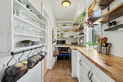 9 Jubilee Street Montague ON K7A 2W9