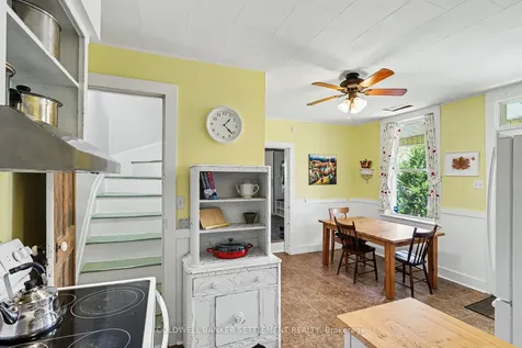 9 Jubilee Street Montague ON K7A 2W9