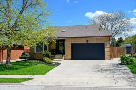 9 Ben Tirran Crescent Hamilton ON L8G 4V8