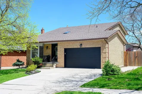 9 Ben Tirran Crescent Hamilton ON L8G 4V8