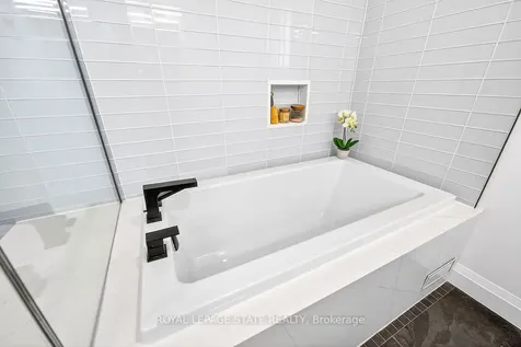 9 Ben Tirran Crescent Hamilton ON L8G 4V8