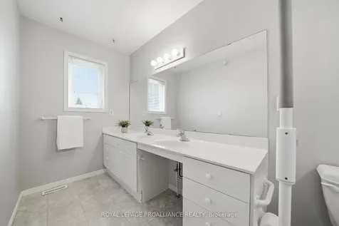 20 Pinegrove Court Belleville ON K8N 5X9
