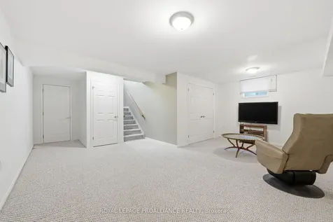 20 Pinegrove Court Belleville ON K8N 5X9