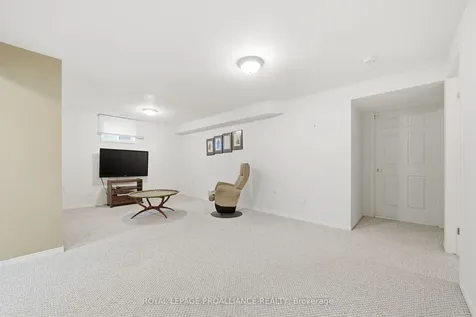 20 Pinegrove Court Belleville ON K8N 5X9