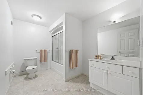 20 Pinegrove Court Belleville ON K8N 5X9