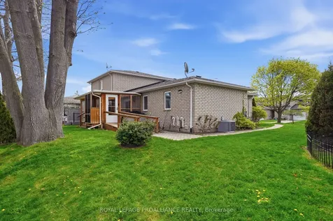 20 Pinegrove Court Belleville ON K8N 5X9