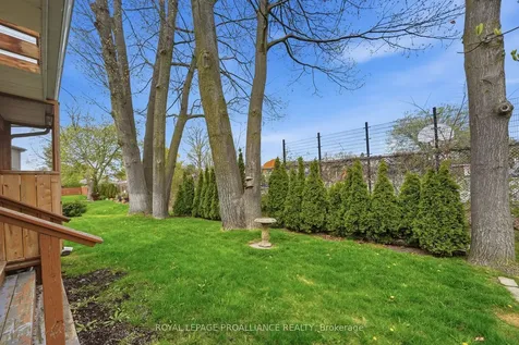 20 Pinegrove Court Belleville ON K8N 5X9