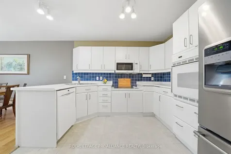 20 Pinegrove Court Belleville ON K8N 5X9