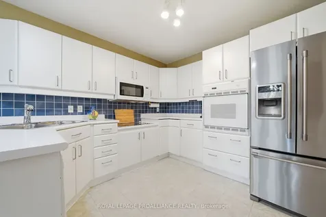 20 Pinegrove Court Belleville ON K8N 5X9