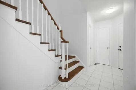 38 Houndtrail Drive Hamilton ON L8B 0N4