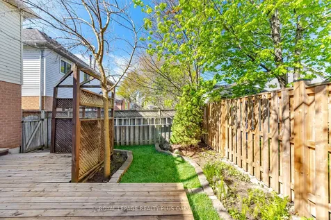 38 Houndtrail Drive Hamilton ON L8B 0N4