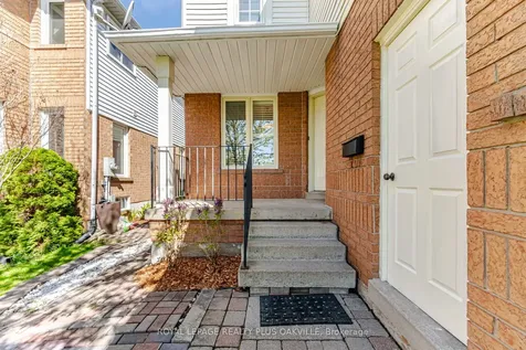 38 Houndtrail Drive Hamilton ON L8B 0N4