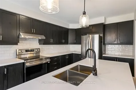 22 Spring Creek Drive Hamilton ON L0R 2H8