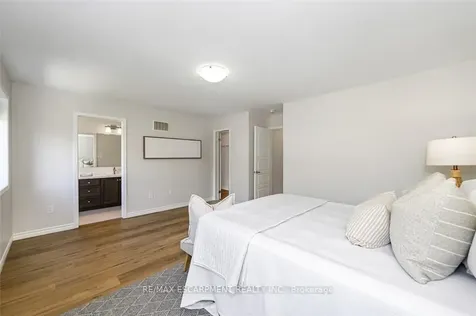 22 Spring Creek Drive Hamilton ON L0R 2H8