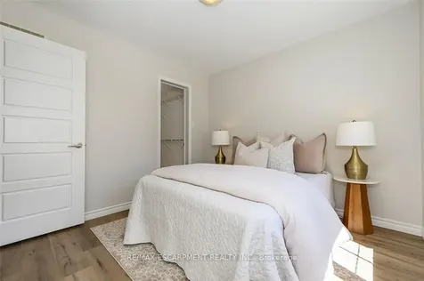22 Spring Creek Drive Hamilton ON L0R 2H8