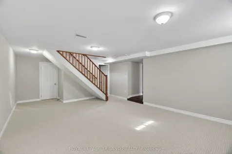 25 Pannell Lane Strathroy-caradoc ON N7G 2C6