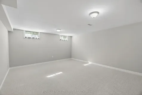 25 Pannell Lane Strathroy-caradoc ON N7G 2C6