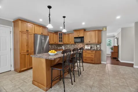 25 Pannell Lane Strathroy-caradoc ON N7G 2C6