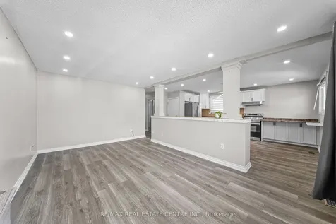 35 Folkestone Avenue Hamilton ON L8V 4M9