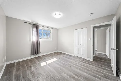 35 Folkestone Avenue Hamilton ON L8V 4M9