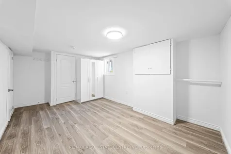 35 Folkestone Avenue Hamilton ON L8V 4M9