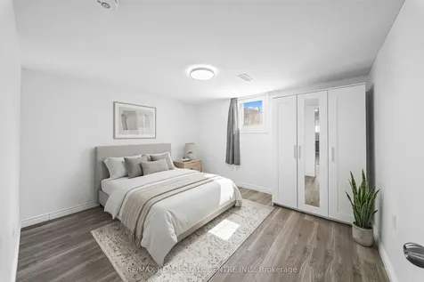 35 Folkestone Avenue Hamilton ON L8V 4M9