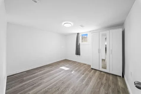 35 Folkestone Avenue Hamilton ON L8V 4M9