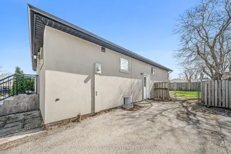 35 Folkestone Avenue Hamilton ON L8V 4M9