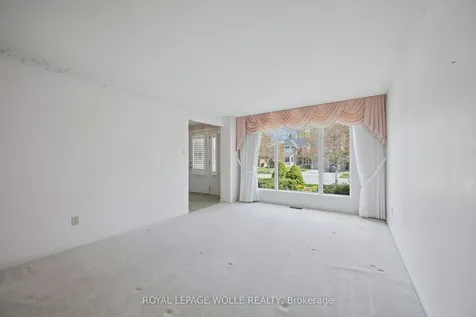 363 Northlake Drive Waterloo ON N2V 1W6
