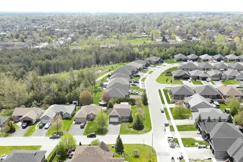 4 Champlain Boulevard Kawartha Lakes ON K9V 0H9