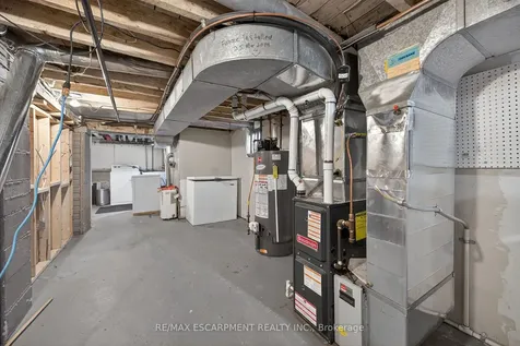 190 Campbell Avenue Hamilton ON L8H 2G3