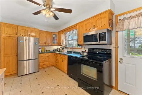 18 Belvedere Road Quinte West ON K8V 4A7