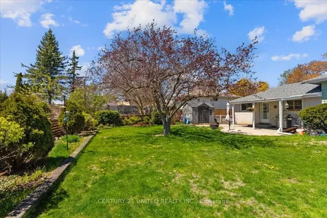 18 Belvedere Road Quinte West ON K8V 4A7