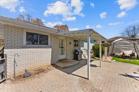 18 Belvedere Road Quinte West ON K8V 4A7
