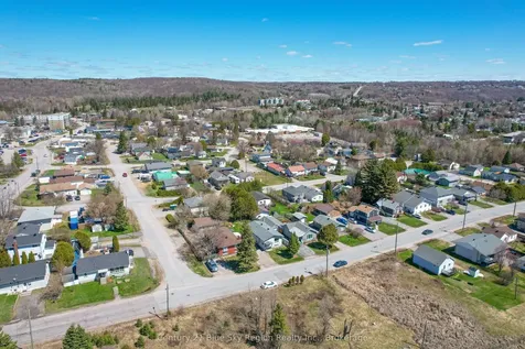208 Gould Avenue North Bay ON P1B 7C7