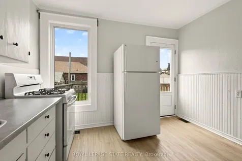 1236 Cannon Street E Hamilton ON L8H 1V1