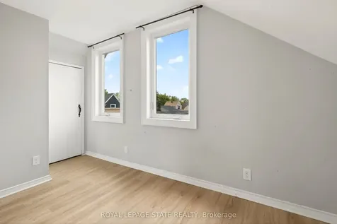 1236 Cannon Street E Hamilton ON L8H 1V1