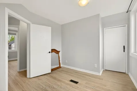 1236 Cannon Street E Hamilton ON L8H 1V1