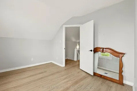 1236 Cannon Street E Hamilton ON L8H 1V1
