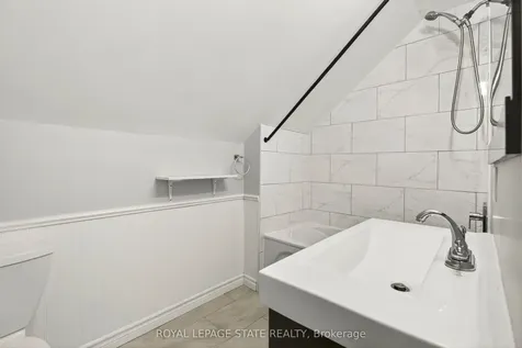 1236 Cannon Street E Hamilton ON L8H 1V1