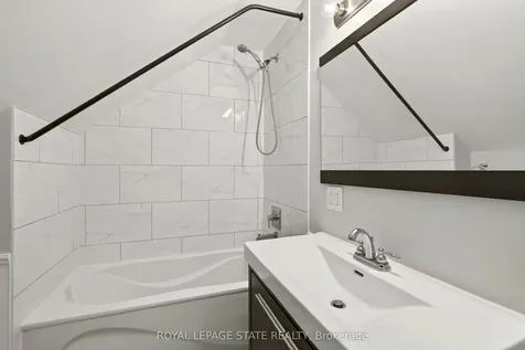 1236 Cannon Street E Hamilton ON L8H 1V1