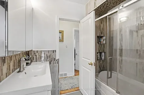 42 Sunnylea Drive St. Catharines ON L2M 5Z8