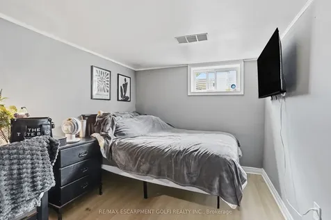 42 Sunnylea Drive St. Catharines ON L2M 5Z8