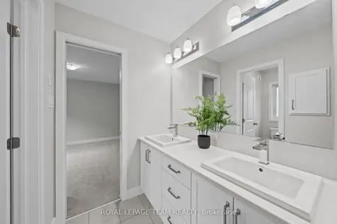 539 Honeylocust Avenue Kanata ON K2V 0L8