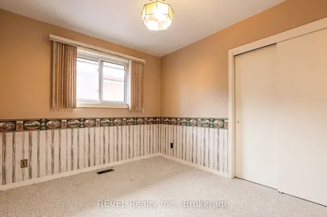 6 Harcove Street St. Catharines ON L2N 1W8