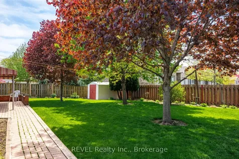 6 Harcove Street St. Catharines ON L2N 1W8
