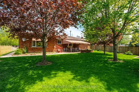 6 Harcove Street St. Catharines ON L2N 1W8