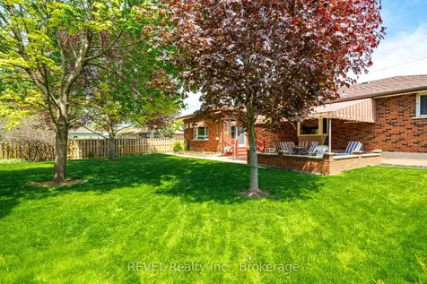 6 Harcove Street St. Catharines ON L2N 1W8